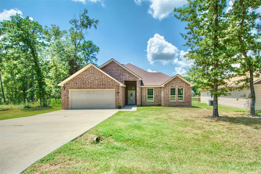 109 Westwood Drive W, Trinity