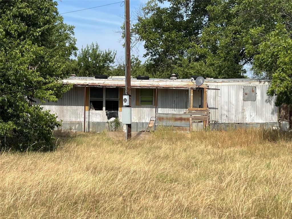 807 E 9th Street, Coleman