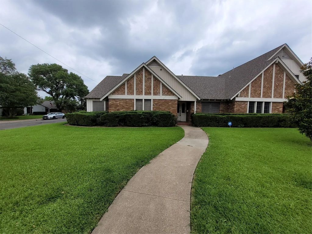 10626 Ravenscroft Drive, Dallas