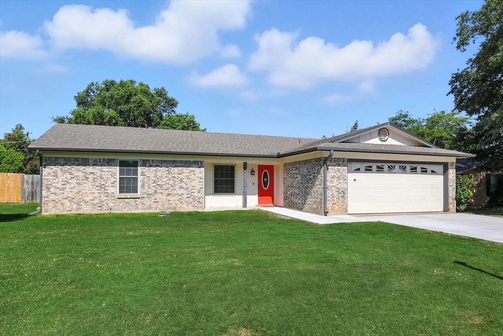 1028 Bryant Street, Benbrook