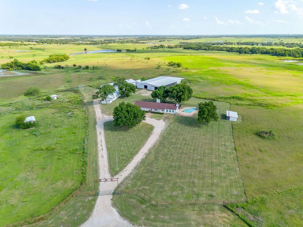 2101 Alsdorf Road, Ennis