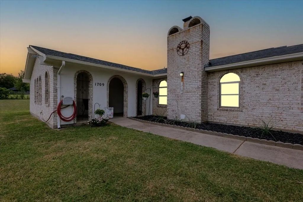 1709 County Road 920a, Crowley