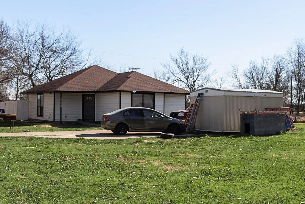 19491 E Market, Mabank