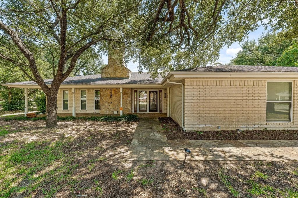 4203 Chaparral Court, Granbury