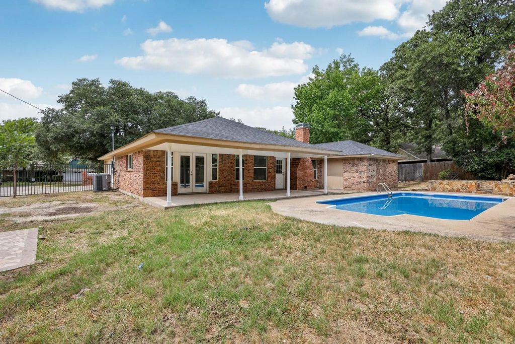 1033 Oak Ridge Drive, Azle
