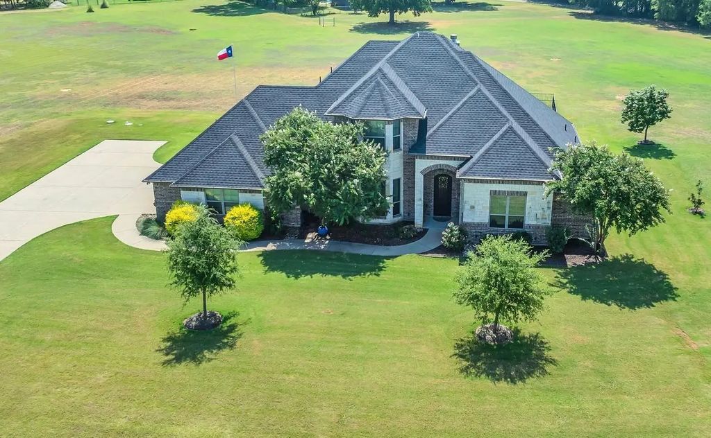 1801 Yucatan Drive, Granbury