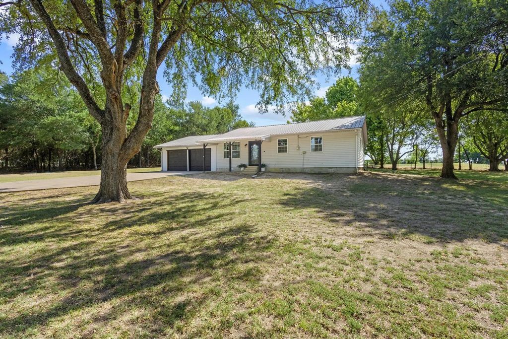 10443 Fm 512, Wolfe City