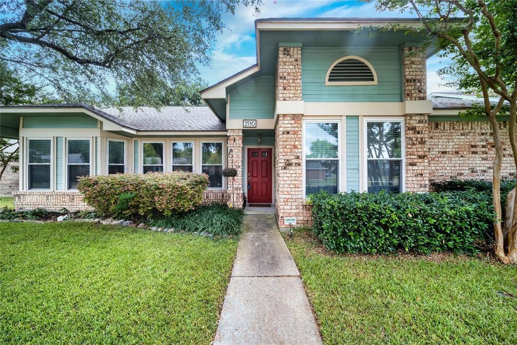 2530 Collins Boulevard, Garland