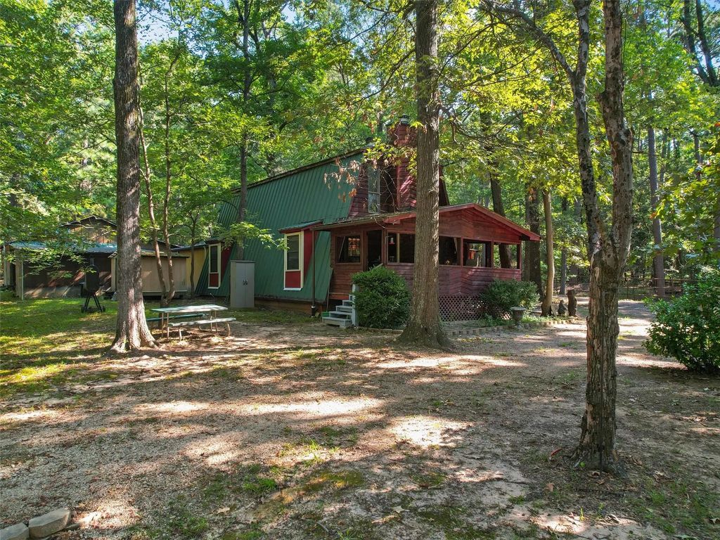1101 King John Boulevard, Scroggins