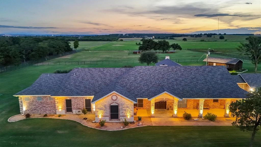 10420 County Road 1016, Burleson