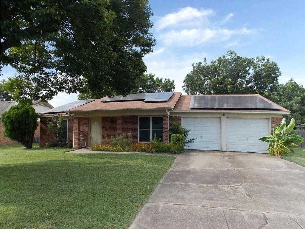 1209 Juniper Lane, Benbrook