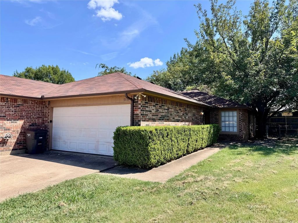 7554 Boxwood Court, Fort Worth
