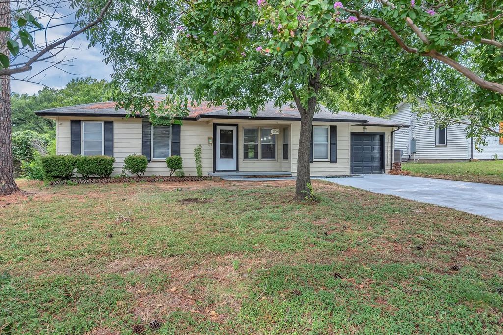 704 Vine Street, Euless