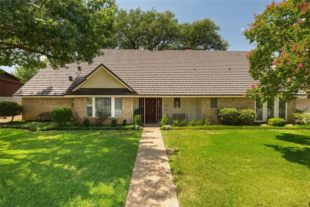 1404 Crowley Road, Arlington