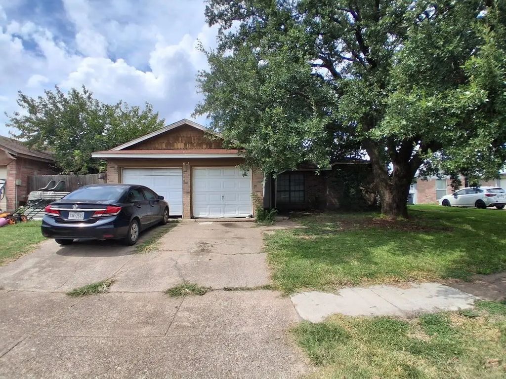 615 Red Coat Lane, Arlington