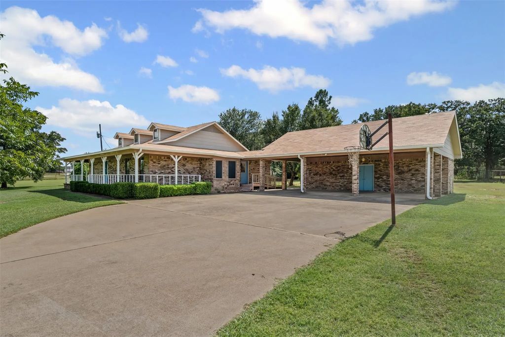 8800 County Road 530, Mansfield