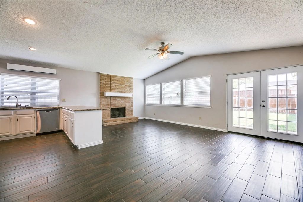 2714 Churchill Way, Garland