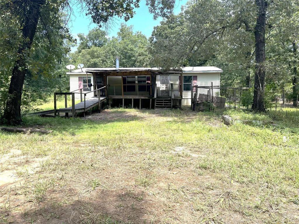140 County Road 34760, Paris