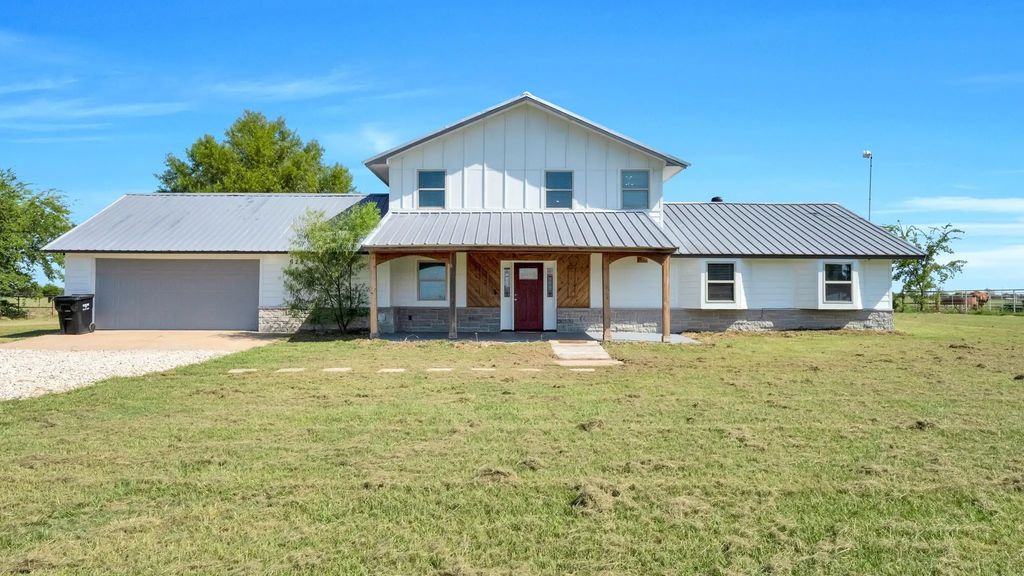 626 Signal Road, Quinlan