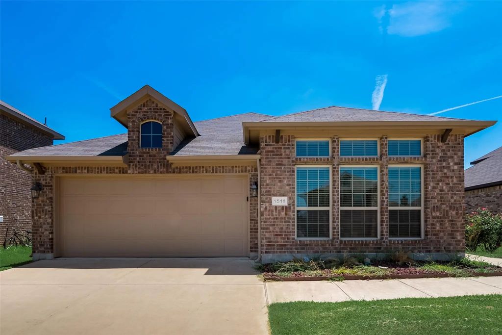1316 Raleigh Path Road, Denton