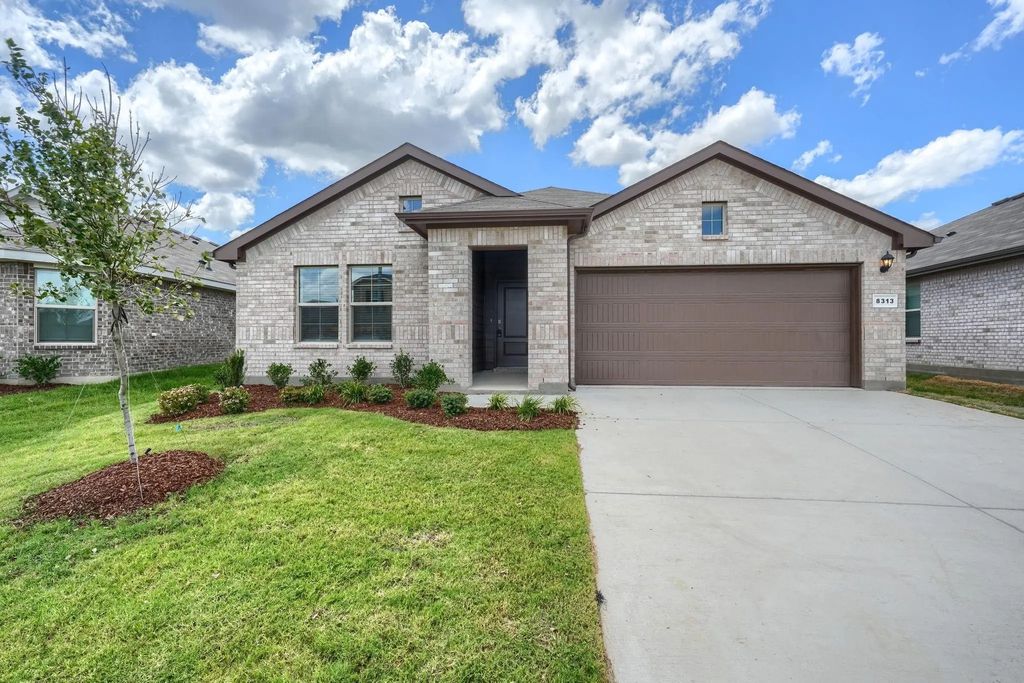 8313 Hollymead Lane, Fort Worth