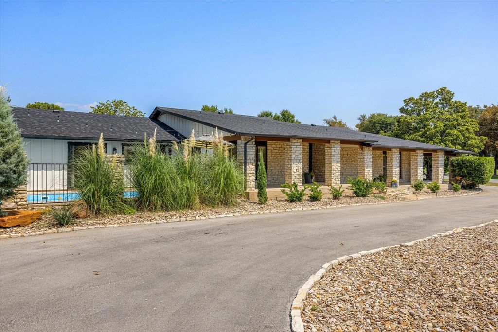 3900 Fairway Drive, Granbury