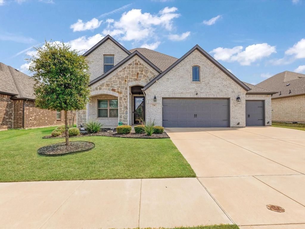 236 Lillian Lane, Waxahachie