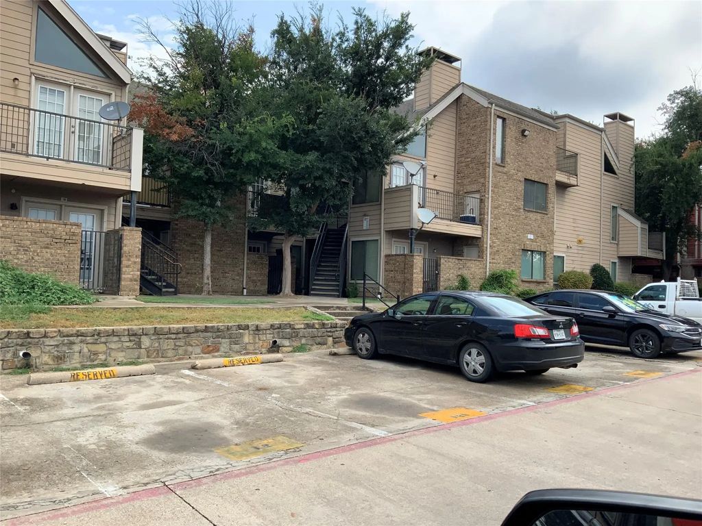 9817 Walnut Street 305, Dallas