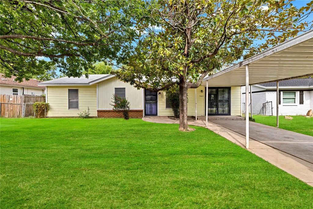 705 N Ray Street, Alvarado