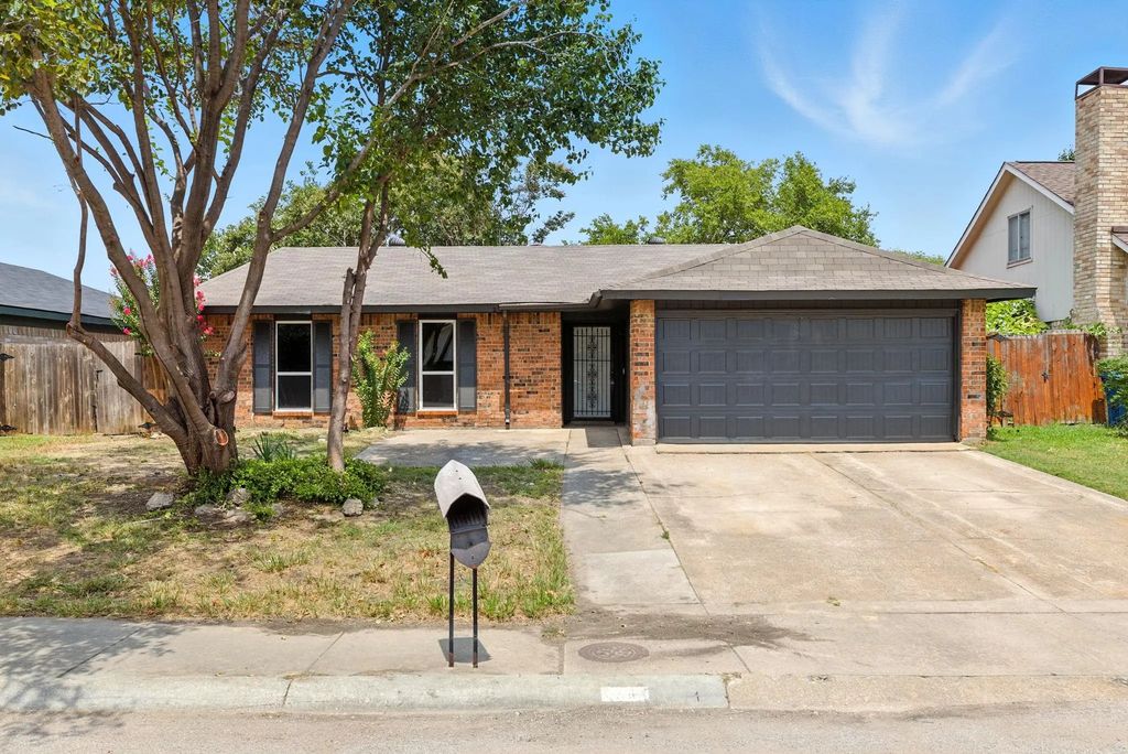 2307 Montclair Drive, Carrollton