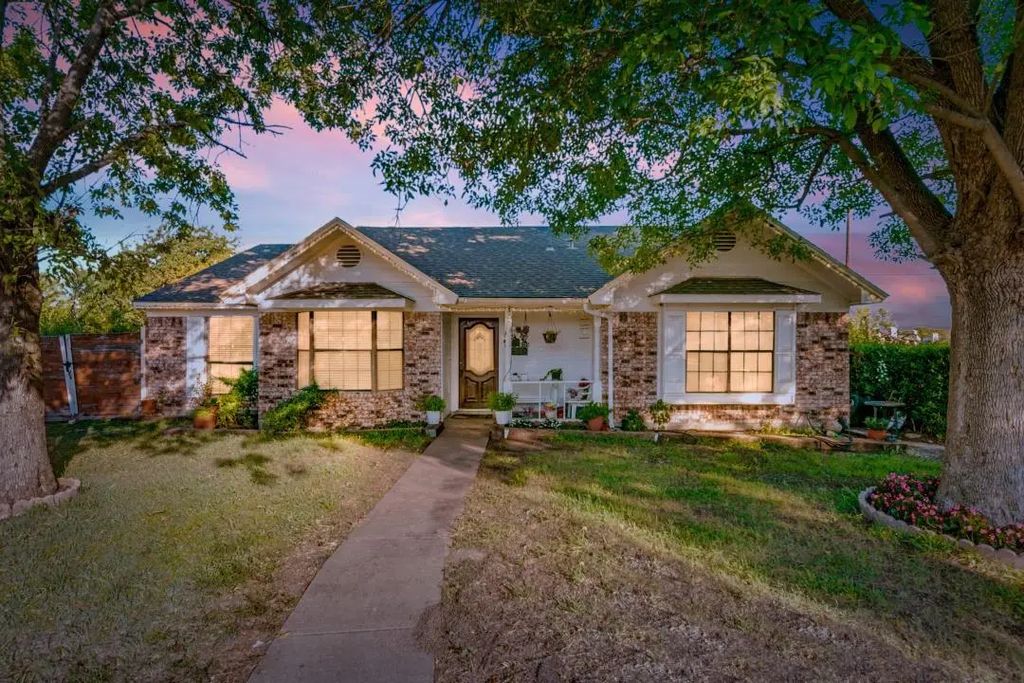 2329 Jamaica Place, Garland