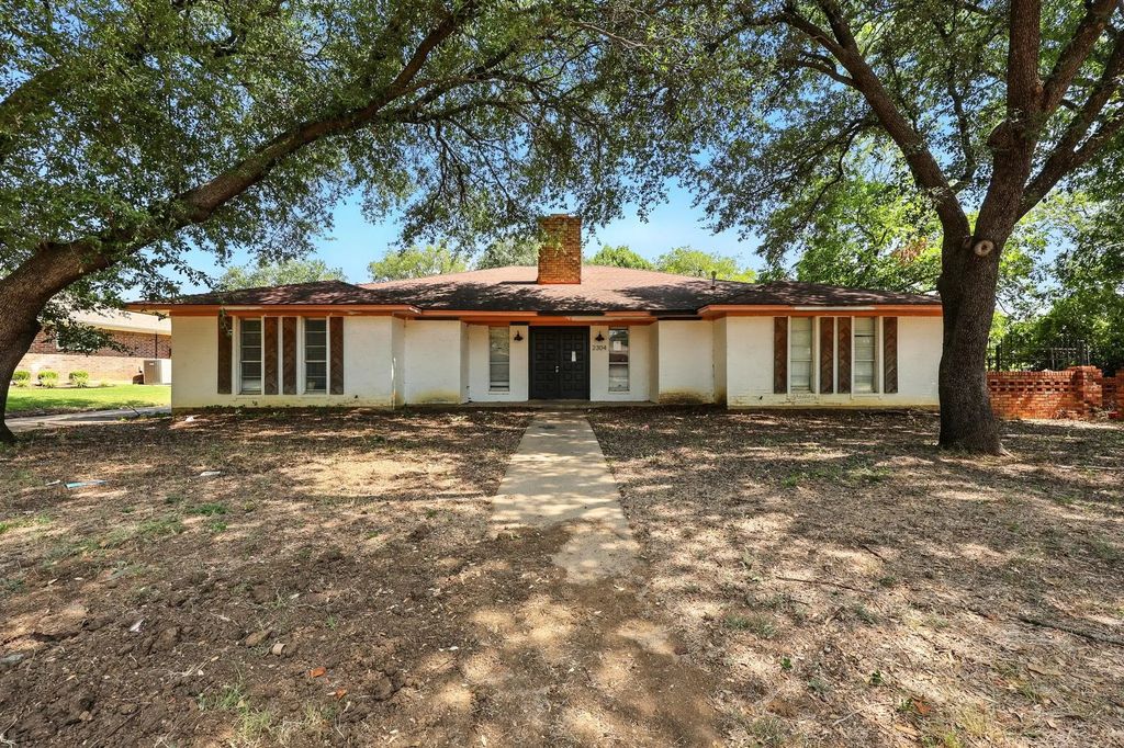 2304 Royal Acres Drive, Denton