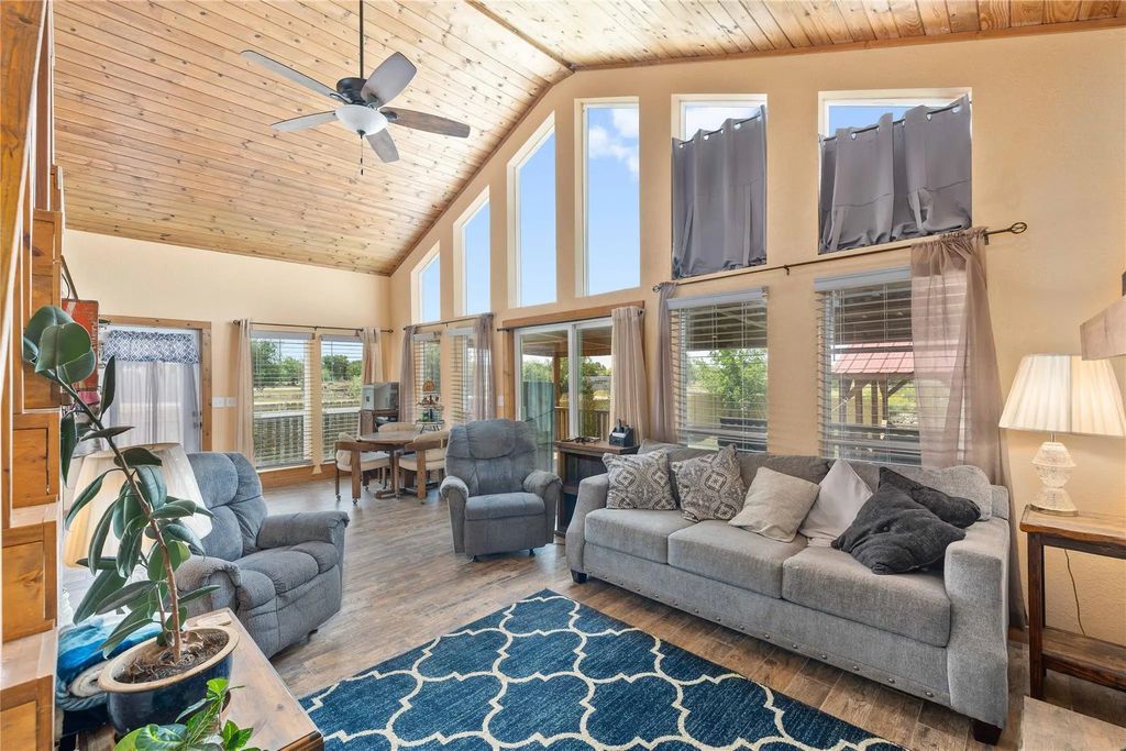 185 Lakeview Drive, Coleman