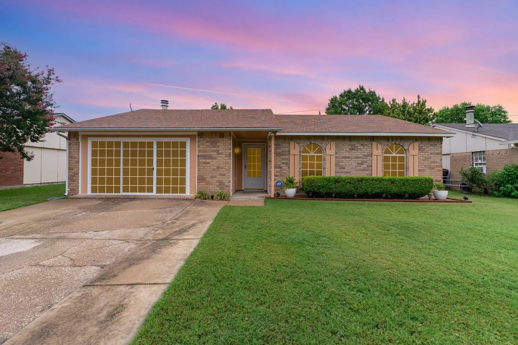 404 Forestwood Drive, Forney