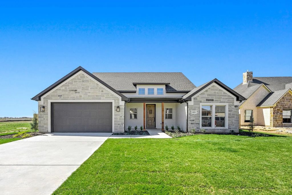 1829 Sudbury Drive, Cleburne
