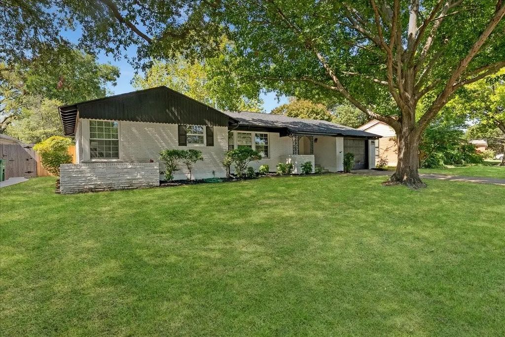 3613 W Seminary Drive, Fort Worth