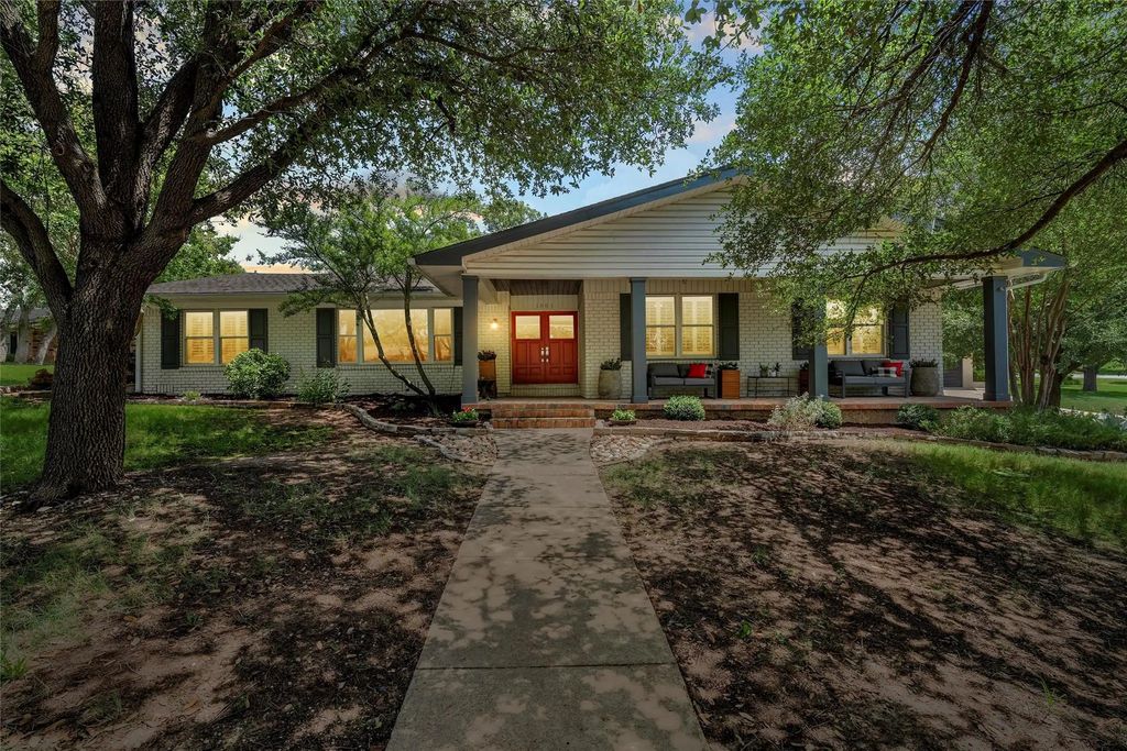 1001 Hummingbird Lane, Woodway