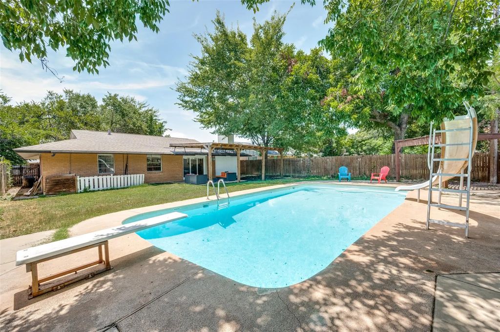 2207 Fairfax Drive, Irving
