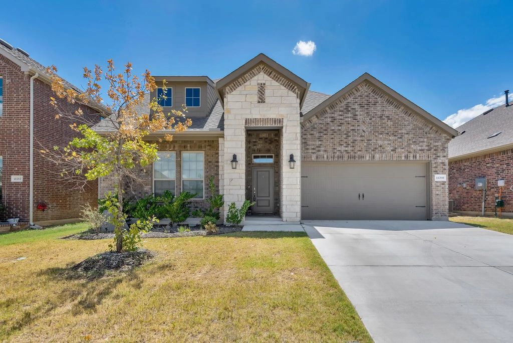 11208 Camelot Court, Aubrey