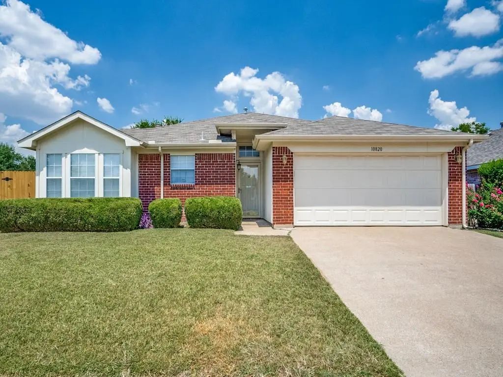 10820 Edgewater Drive, Benbrook