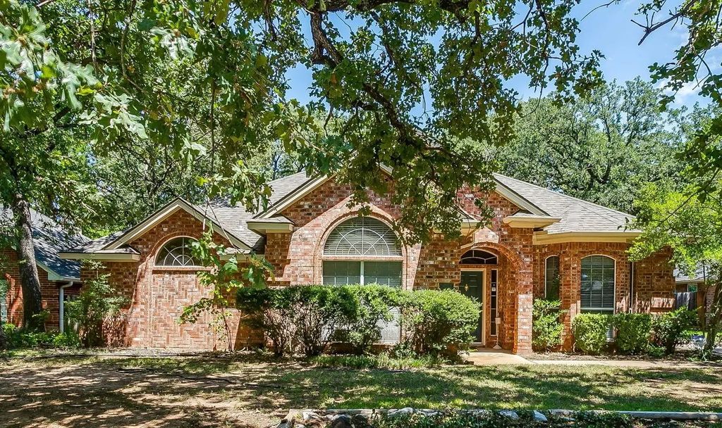 617 Parkridge Boulevard, Burleson