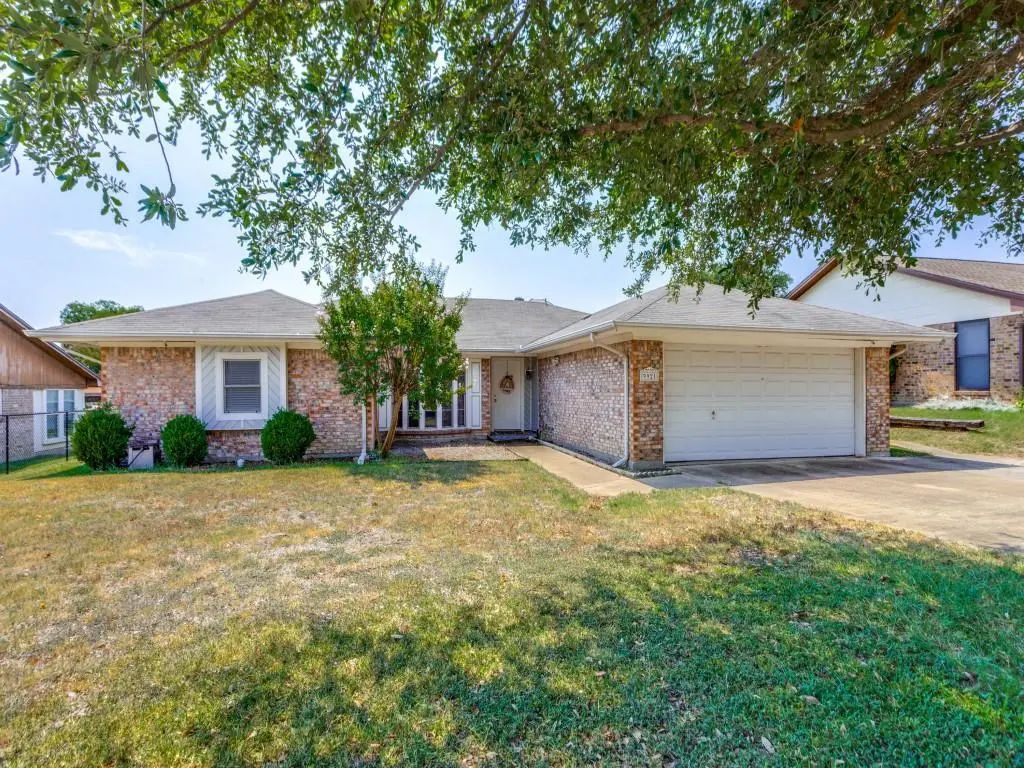 9921 Edmund Drive, Benbrook