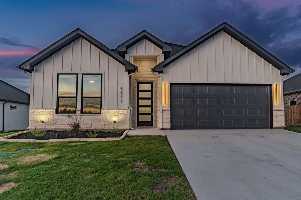 5811 Stonegate Circle, Granbury