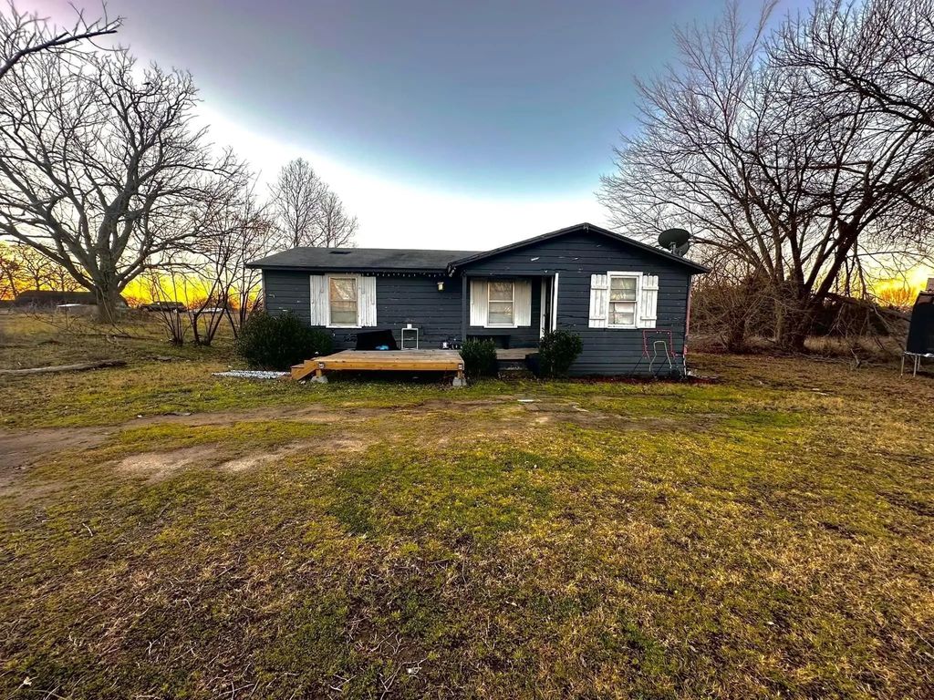 1637 W Fm 917, Burleson