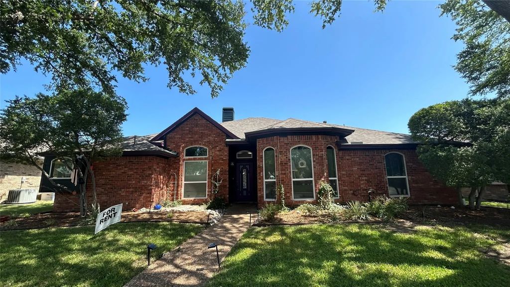 1217 Babbling Brook Drive, Lewisville