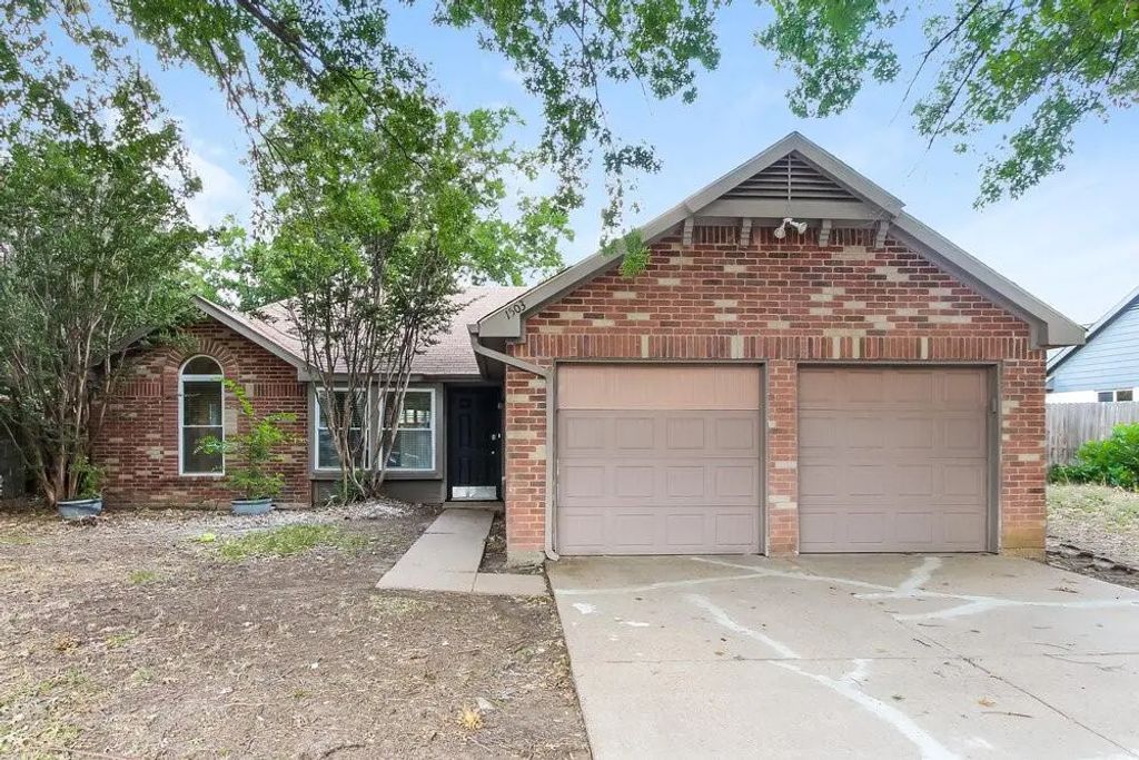 1503 Waxwing Court, Arlington