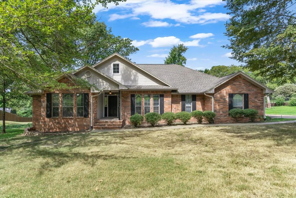 371 County Road 2311, Mineola