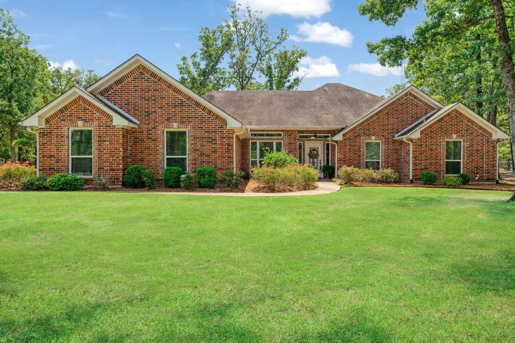320 County Road 42560, Paris