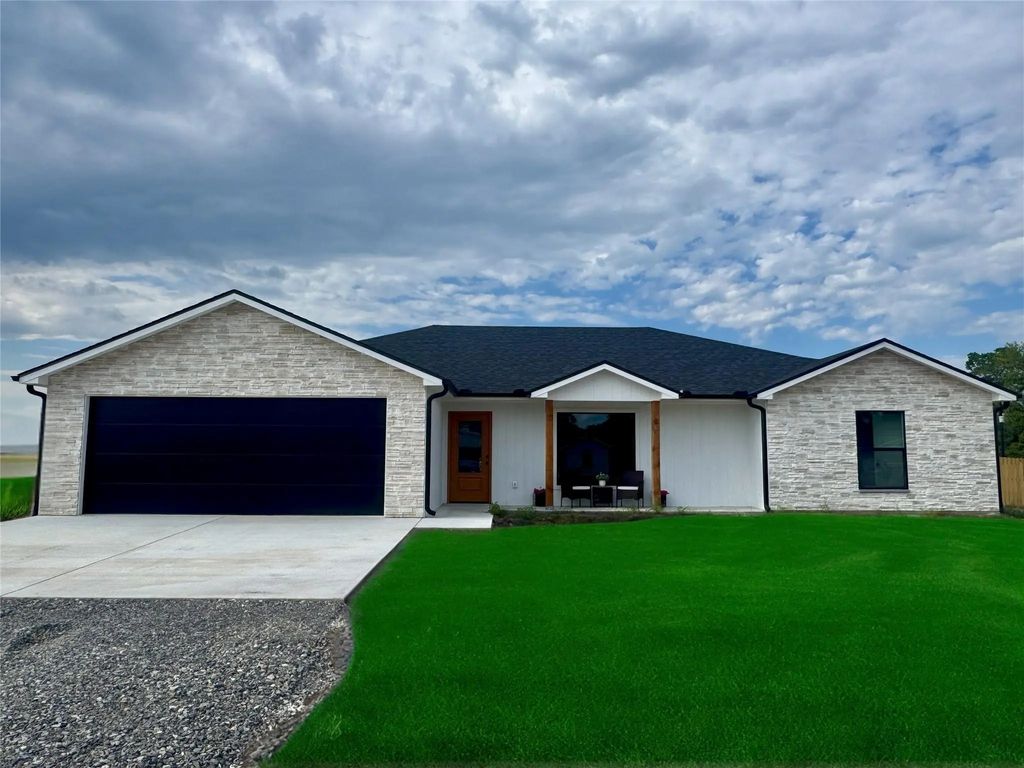 84 Private Road 33039 N, Brookston