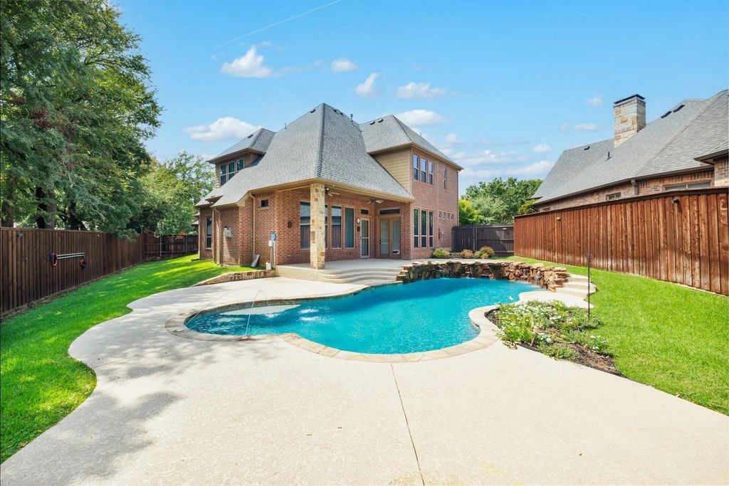 609 Knott Court, Euless